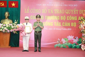 Trao quyết định bổ nhiệm Thiếu tướng Đinh Văn Nơi giữ chức vụ Cục trưởng Cục An ninh chính trị nội bộ 