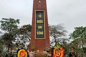 Cấp Bằng 'Tổ quốc ghi công' cho 12 liệt sĩ Quân khu 7