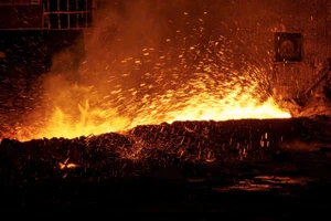 Lò cao số 2 của Khu liên hợp gang thép Hòa Phát Dung Quất 2 ra mẻ gang đầu tiên