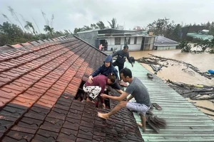 Thủ tướng: Tuyệt đối không để người dân bị cô lập, kêu cứu trên nóc nhà mà không được cứu