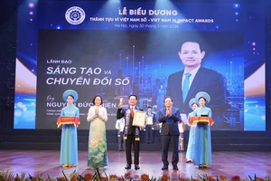 Tổng Giám đốc EVNNPC vinh dự nhận giải thưởng 'Lãnh đạo sáng tạo và chuyển đổi số'