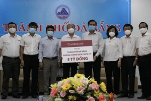 Agribank ủng hộ 8 tỉ đồng giúp miền Trung chống dịch COVID-19