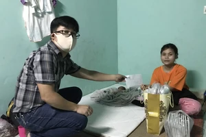Hỗ trợ 15 triệu đồng cho cô gái 17 tuổi sinh con giữa dịch