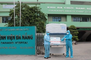 Trao tặng Tủ an toàn sinh học cấp 2 cho bệnh viện Đà Nẵng