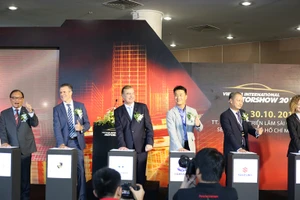 Đến chiêm ngưỡng 150 mẫu xe mới nhất tại SECC