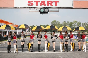 Gay cấn giải đua xe máy Honda ở Bình Dương