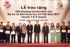 Trao giải thưởng Honda Y-E-S 2017 cho kỹ sư trẻ