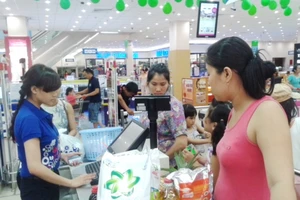 Co.opmart giảm giá mạnh nhiều thực phẩm lễ 30-4 và 1-5