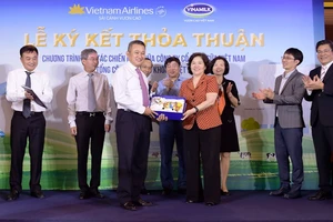 Vietnam Airlines và Vinamilk ký hợp tác chiến lược