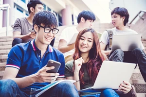 Cha mẹ 8x đầu tư ra sao cho tương lai của con