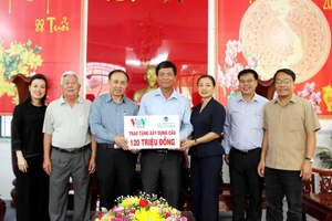 VWS ủng hộ 120 triệu đồng xây cầu nông thôn ở Long An