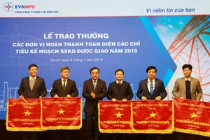 EVNNPC: 46% khách hàng thanh toán tiền điện qua ngân hàng