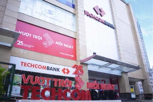 Techcombank chơi lớn: Miễn phí giao dịch trực tuyến F@st Ebank