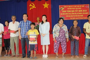 VWS trao 200 phần quà cho người nghèo Hậu Nghĩa, Long An