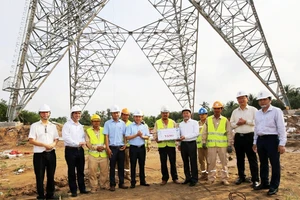 Đường dây 500 kV Sông Hậu - Đức Hòa trên đường về đích