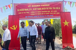 Thêm cây cầu bê tông cho người dân Mỹ Thạnh, Thủ Thừa đón tết