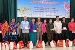 VWS chung tay chăm lo tết cho người nghèo ở Nhà Bè