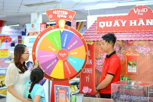 Nô nức mua hàng VinMart, săn lì xì của VinID Pay