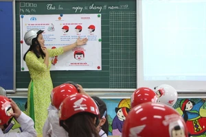 Gần 2 triệu chiếc mũ an toàn cho học sinh lớp 1