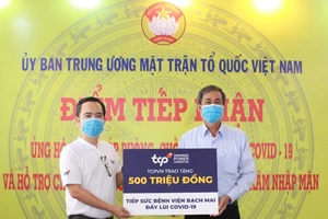 TCPVN hỗ trợ 500 triệu đồng cho Bệnh Viện Bạch Mai