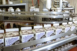 Vinamilk ủng hộ 23.000 lít sữa cho người dân Mỹ