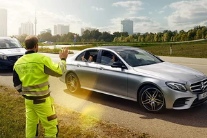 Mercedes-Benz ra mắt dịch vụ hỗ trợ 24h