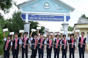 Quỹ sữa Vươn cao VN trao 83.400 ly sữa cho trẻ Phú Yên