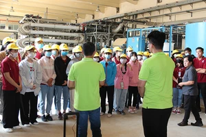 40 sinh viên ĐH Nguyễn Tất Thành tham quan Đa Phước