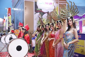 Hàng ngàn sản phẩm tại Hội chợ hàng Tết Việt Nam-Thái Lan