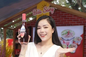 Đến Lễ hội Tết Việt, thưởng thức CHIN-SU Cá Cơm Biển Đông