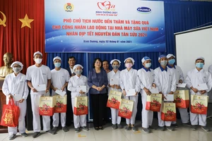 Phó Chủ tịch nước chúc Tết người lao động của Vinamilk