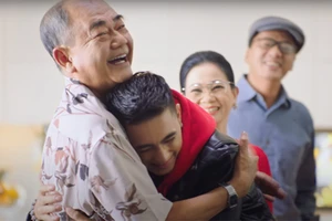 Mở lòng để “thấy” hạnh phúc trong bữa cơm ngày Tết