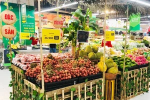 VinMart cam kết thu mua 2.000 tấn và bán vải thiều trên sàn Lazada