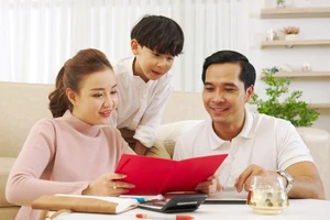 Phụ huynh Việt tự tin dạy con về tiền… nhưng thiếu giáo trình chuẩn
