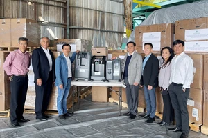 Ông David Dương tặng 250 máy trợ thở oxy cho TP.HCM và các tỉnh