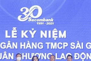 Sacombank đón nhận Huân chương Lao động hạng Nhì