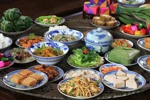 Chuyên gia: Ăn Tết vẫn cần dinh dưỡng hợp lý để phòng chống COVID-19