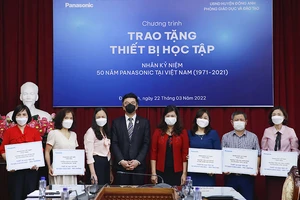 Panasonic hỗ trợ thiết bị học tập và ‘Tủ sách bền vững’