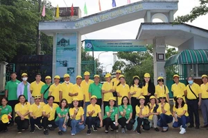 VWS và 40 kiều bào tham gia 'Tết trồng cây đời đời nhớ ơn Bác Hồ'