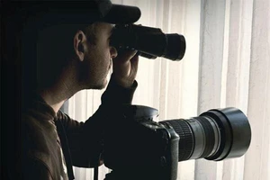 Có nên thuê thám tử theo dõi chồng?