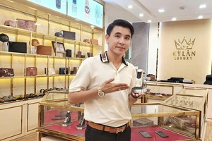 Chiêm ngưỡng Vertu Signature S trắng vàng đính kim cương từ nhà Kỳ Lân Luxury