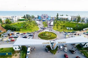 15.000 khán giả ‘quẩy’ tưng bừng cùng Tóc Tiên, Isaac tại Let's Charm Fest 2022