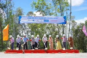 Các nhà tài trợ khởi công cầu 1,4 tỉ đồng nằm sát biên giới Campuchia ở Long An