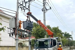 Video: EVNNPC hướng dẫn xử lý sự cố lưới điện mùa mưa bão