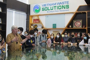 Gần 50 SV ĐH Fulbright tham quan Khu Liên hợp Xử lý chất thải Đa Phước