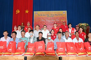 Vedan Việt Nam trao 1.000 phần quà Tết cho người dân khó khăn