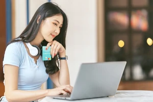 Tiêu dùng số lên ngôi đi đôi với thanh toán không tiền mặt