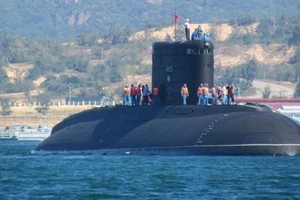 Việt Nam cần tàu ngầm hơn tàu sân bay
