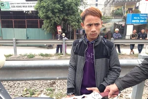 Cầm đao sắc đi dạo phố chạm mặt 141 