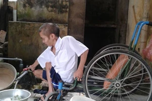 Kỳ diệu người đàn ông bỗng nhiên ngồi dậy sau 40 năm liệt giường